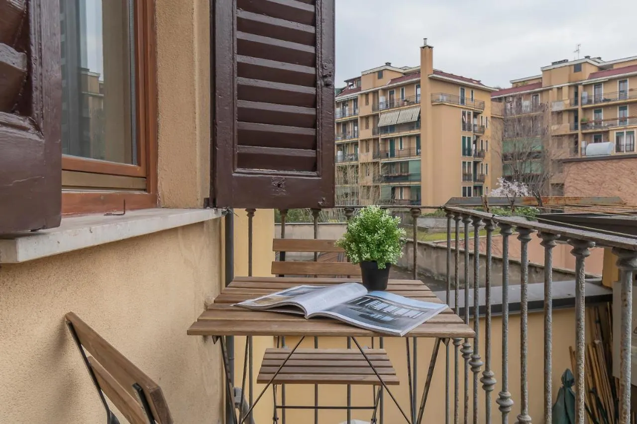 Menabrea Apartment In Isola Milan